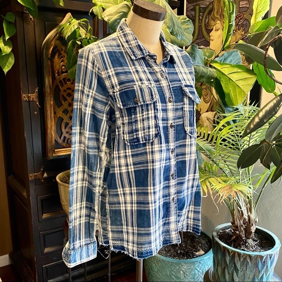 Revolve Blank NYC Oughta Know faded button - Picture 7 of 15